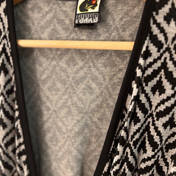Funkd Black and White Patterned Wrap Dress L - Picture 2 of 9